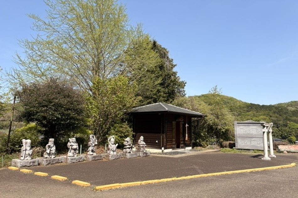 みっきー散歩⑦「なんだかほっとする場所　七沢荘　七福神神社」手を合わせると、ふっと気持ちが落ち着きますね！Ｐ２（第２駐車場）にあります